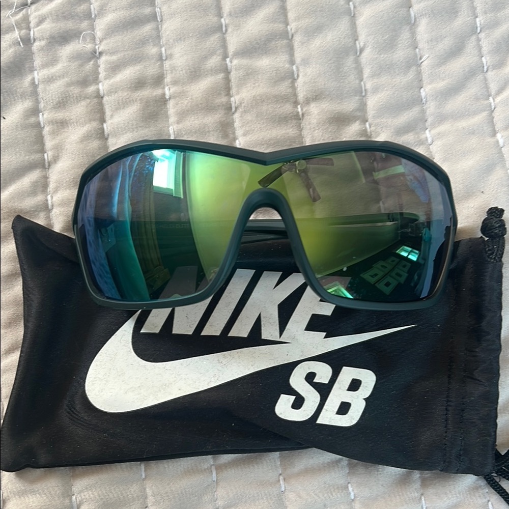 Nike SB Reflective Sunglasses with Black Pouch